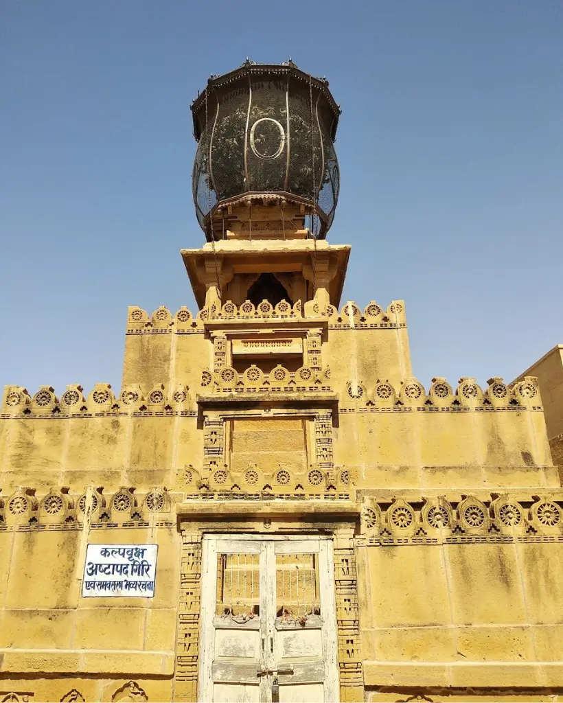 Vegetarian Jain-friendly thali served near Jaisalmer
