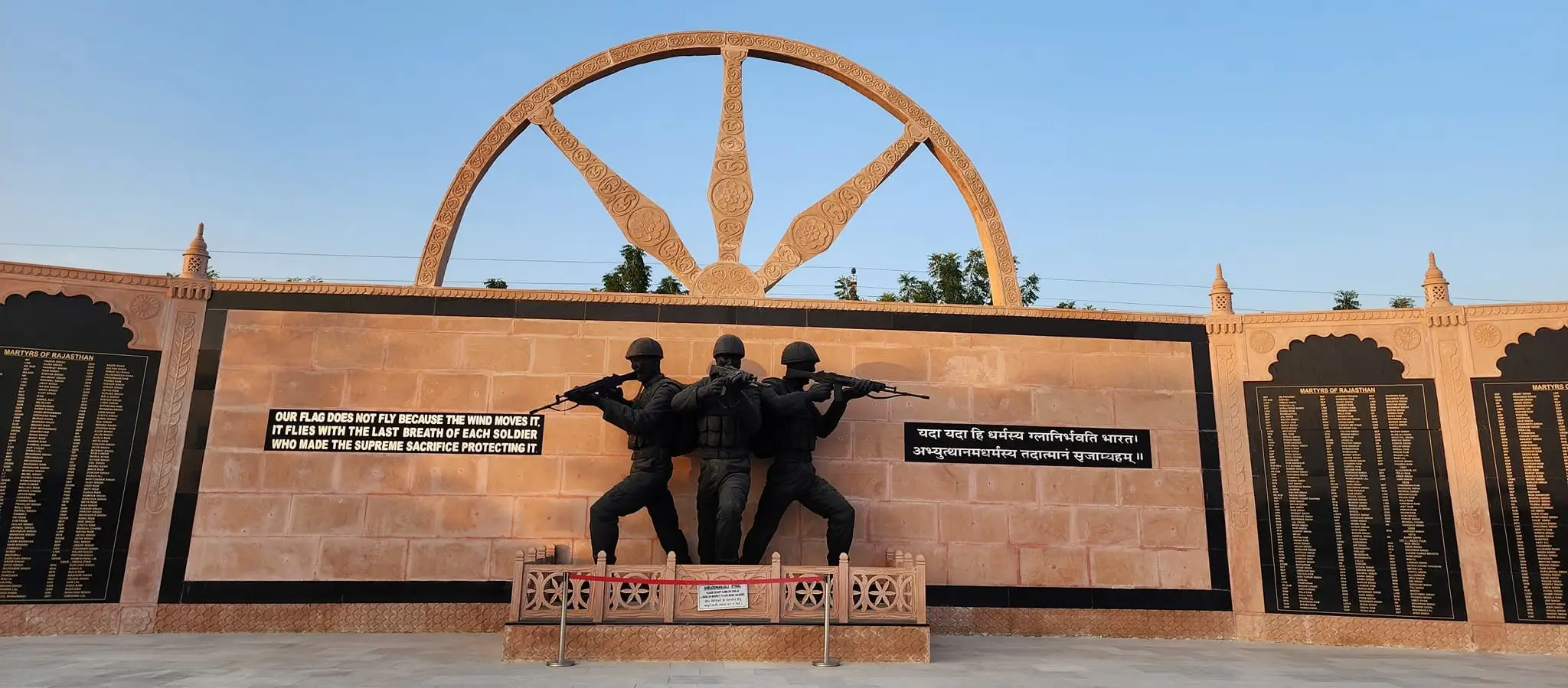 Travellers enjoying a Jaisalmer war museum